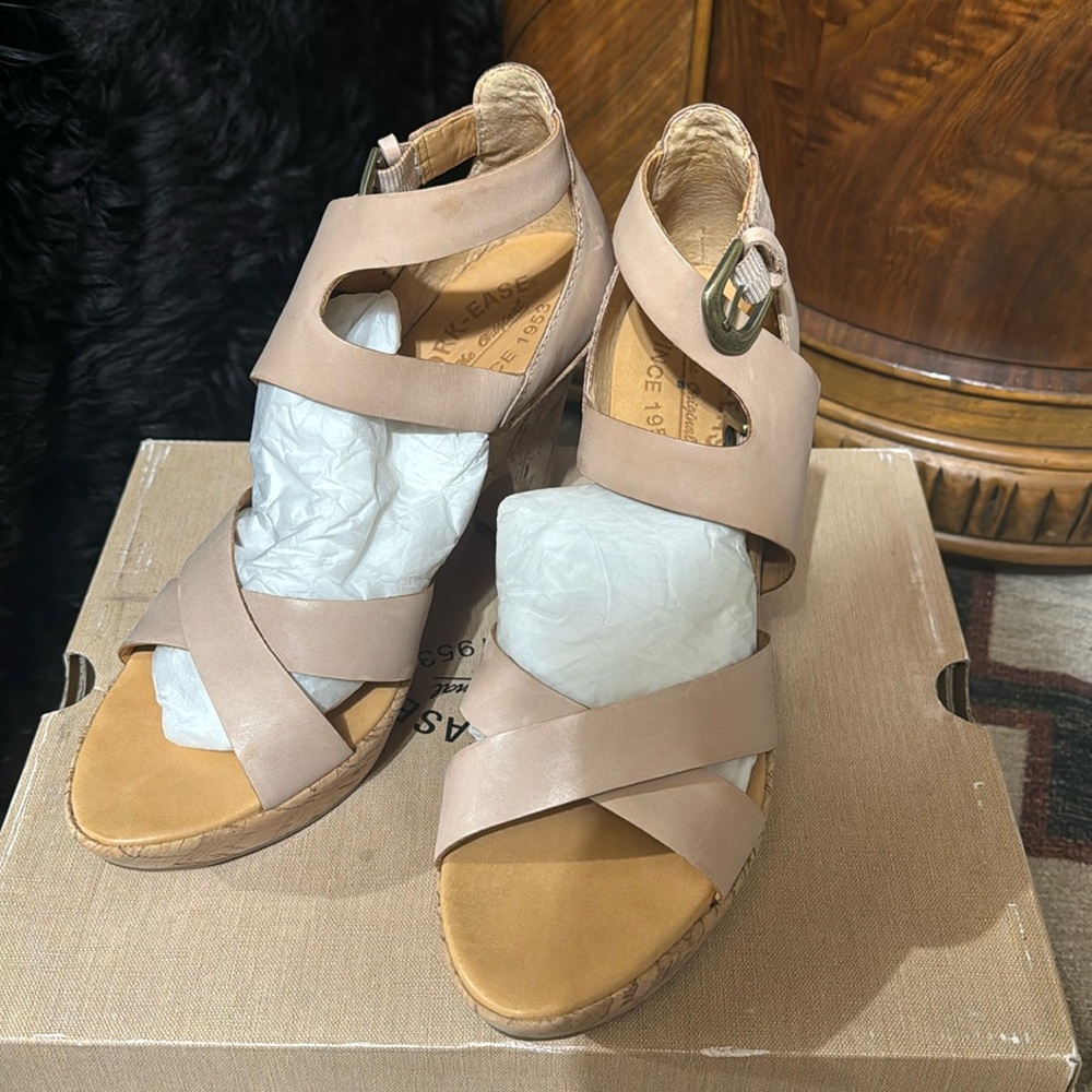 Kork Ease wedge sandal size 8